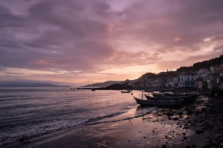 潮汐之间：海边小镇的温柔与遗憾 - 橙子视频